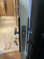 長沙灣喜遇 三星電子鎖換機械鎖 深灰色手動機械鎖