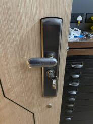長沙灣喜遇 三星電子鎖換機械鎖 安裝過程