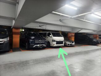 將軍澳翠林邨停車場 豐田Hiace 貨車開鎖 車頭相