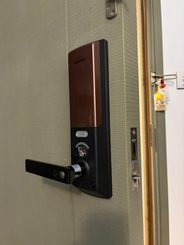 油塘海傲灣 三星717 換 Zigbang DH538 換鎖後外面相